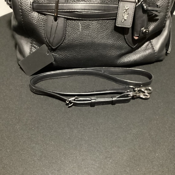 Elegant Black Leather Handbag - Picture 3 of 15